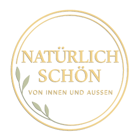 Rundes Logo mit goldenem Kreisrahmen und dem Text „Natürlich Schön – Von innen und außen" sowie einem dekorativen Olivenzweig in Grün und Gold.